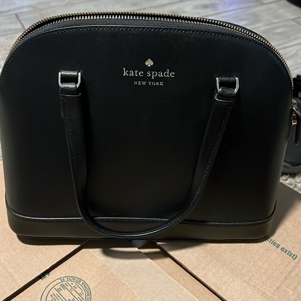 Brand new Kate Spade shoulder bag black very good shape don’t have tags..